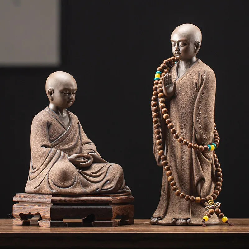 Estátua de Monge Meditando com Japamala – Equilíbrio e Serenidade em Cada Detalhe